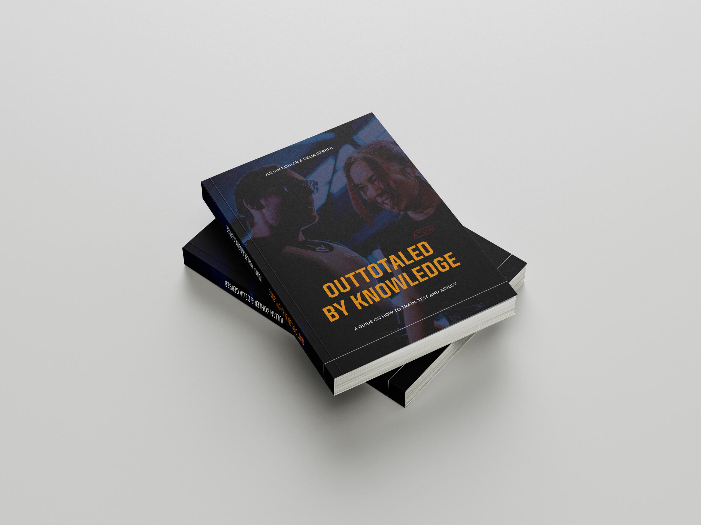 The Book Outtotaled by Knowledge by Delia Gerber and Julian Kohler A book called outtotaled by knowledge about a working method for building your own training system and knowledge. Leverages, programming with RPE, attempt selection, and training for the long game. All in one place on 180 pages.